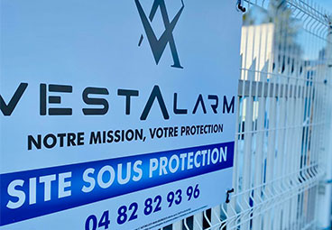 Image de l'article "Pourquoi choisir un système d'alarme professionnel pour votre entreprise en Auvergne-Rhône-Alpes ?"