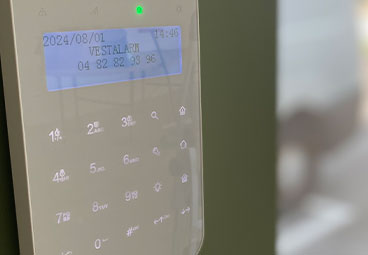 Image de l'article Installer une alarme connectée proche de chez vous : un geste simple pour une grande sécurité